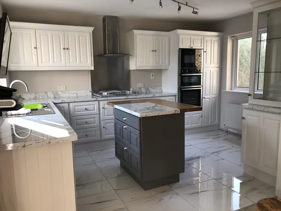 Hand-finished kitchen in a strong white over a marble floor